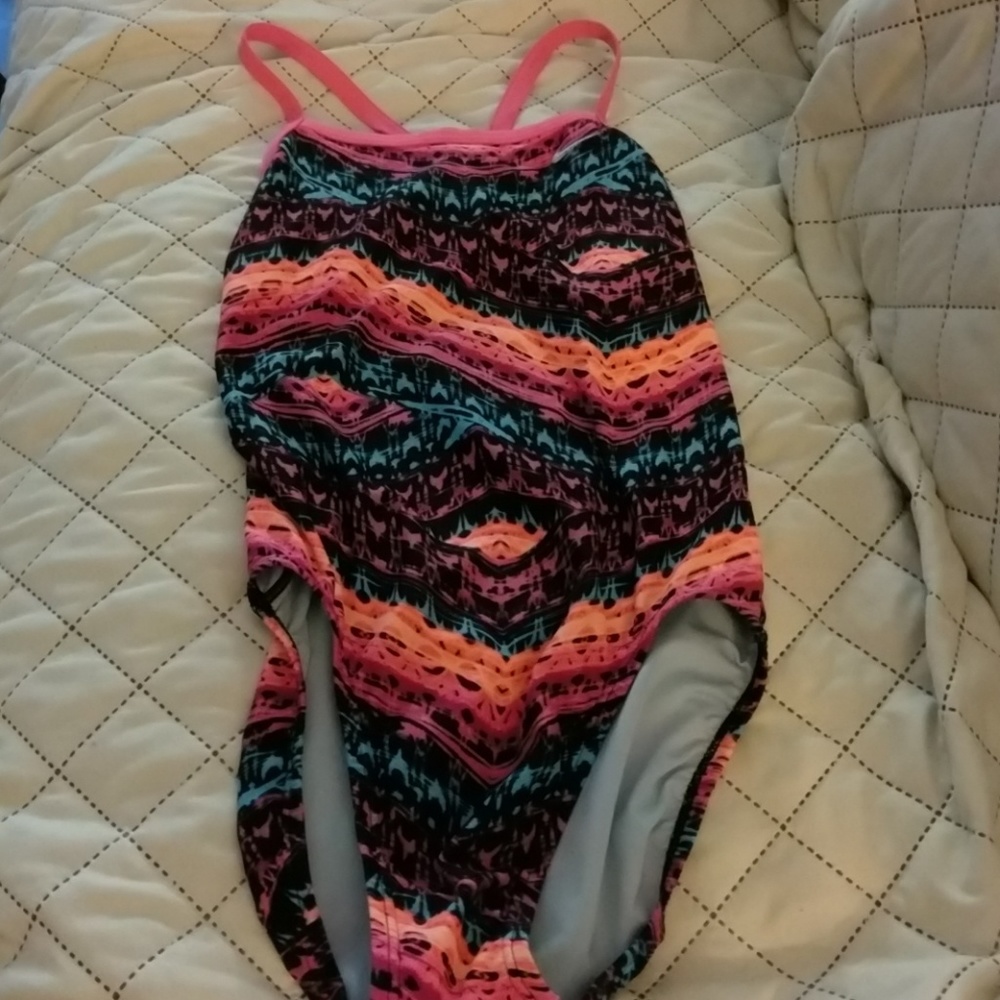 Final Price. Nike one piece swim suit size 6. 💖
